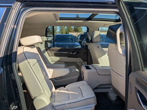 Used 2023 GMC Yukon XL Denali w/ Denali Reserve Package image 12