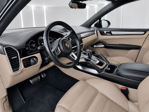 Used 2021 Porsche Cayenne Turbo AWD/4WD image 10