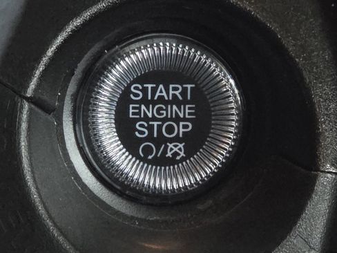 Used 2023 Jeep Renegade Latitude image 31