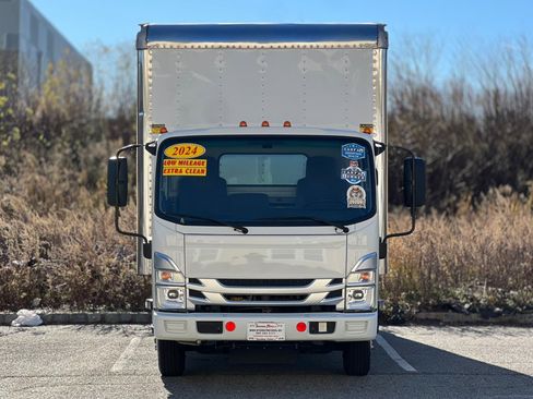 Used 2024 Isuzu NPR image 3