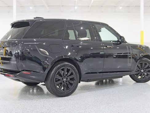 Used 2025 Land Rover Range Rover SE AWD/4WD image 10