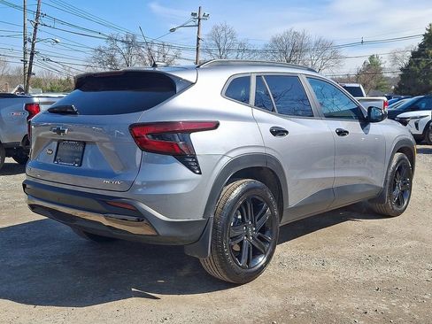 Used 2025 Chevrolet Trax ACTIV w/ Sunroof Package image 8