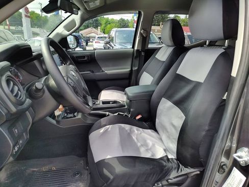 Used 2022 Toyota Tacoma SR AWD/4WD image 9