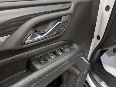 Used 2024 GMC Yukon XL Denali image 15