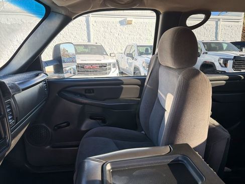 Used 2005 GMC Sierra 3500 W/T image 21