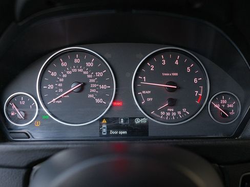 Used 2015 BMW 320i Sedan RWD image 18