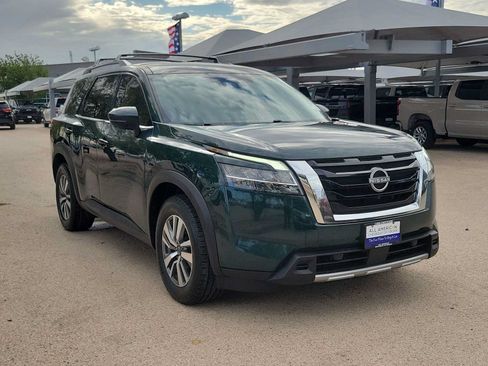 Used 2023 Nissan Pathfinder SL FWD image 2