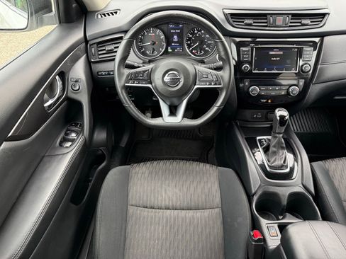 Used 2018 Nissan Rogue SV AWD/4WD image 27
