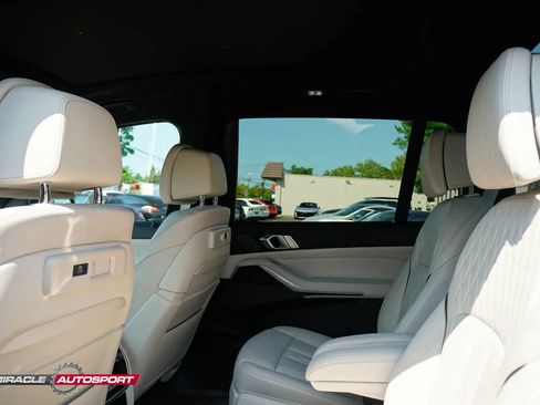 Used 2022 BMW X7 M50i AWD/4WD image 26