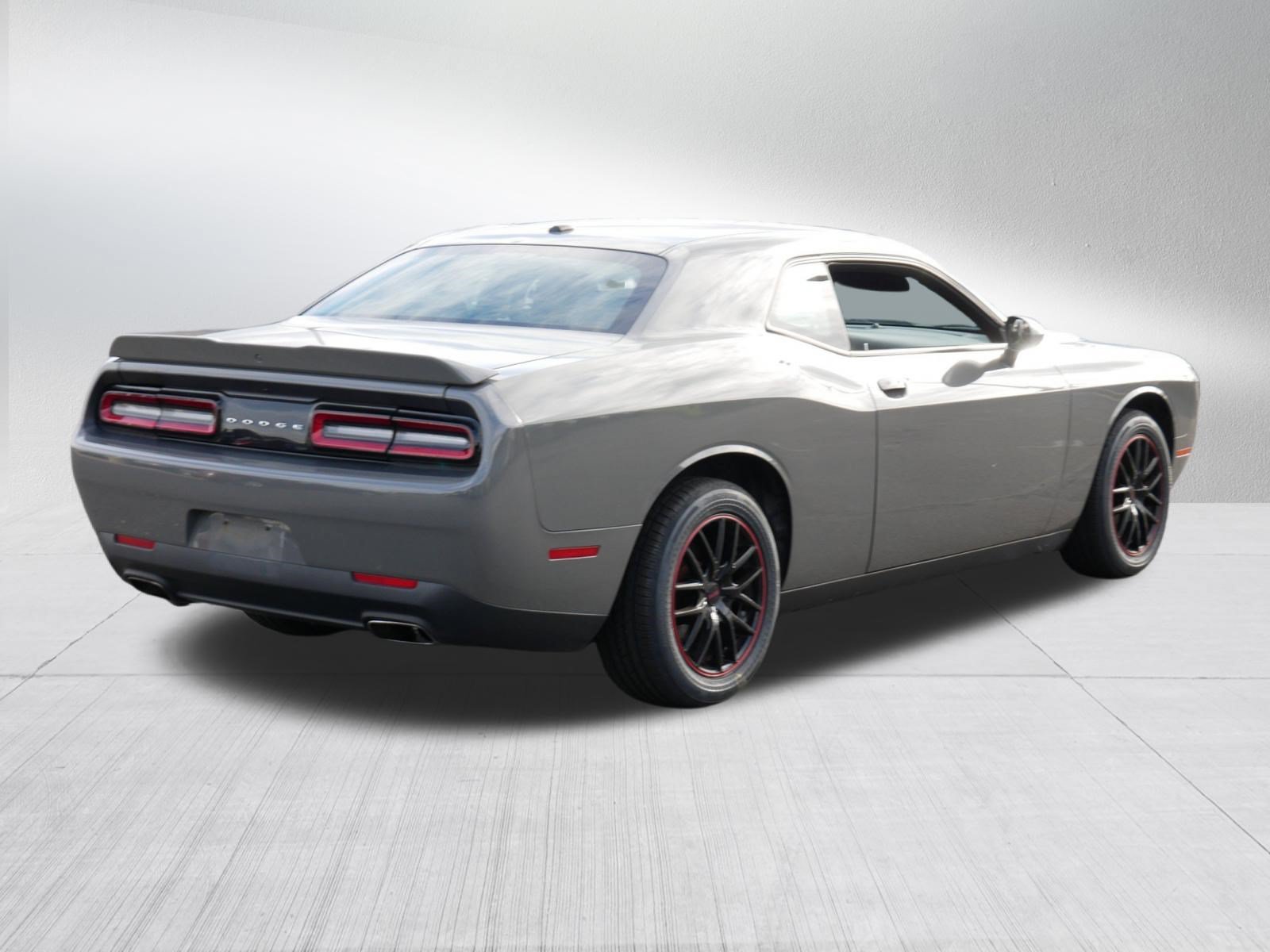 Used 2018 Dodge Challenger SXT RWD image 7