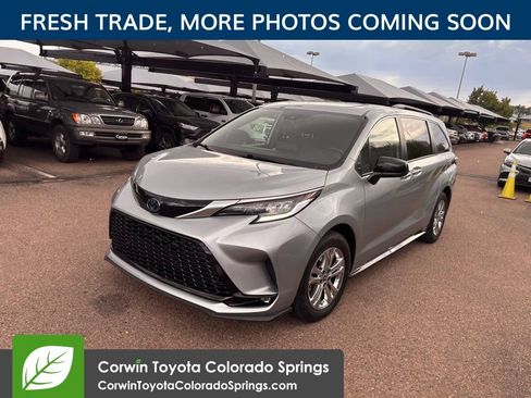 Used 2023 Toyota Sienna XSE w/ XSE Plus Package AWD/4WD image 3