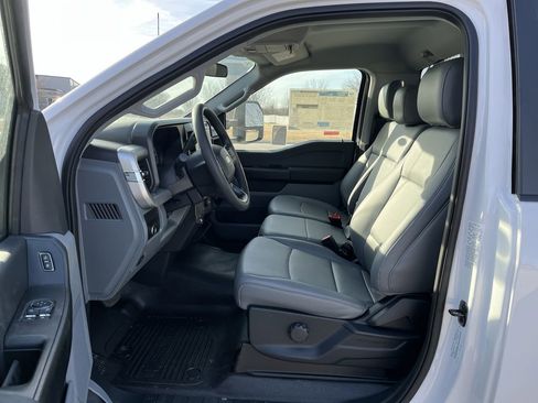 New 2025 Ford F550 4x4 Regular Cab Super Duty image 3