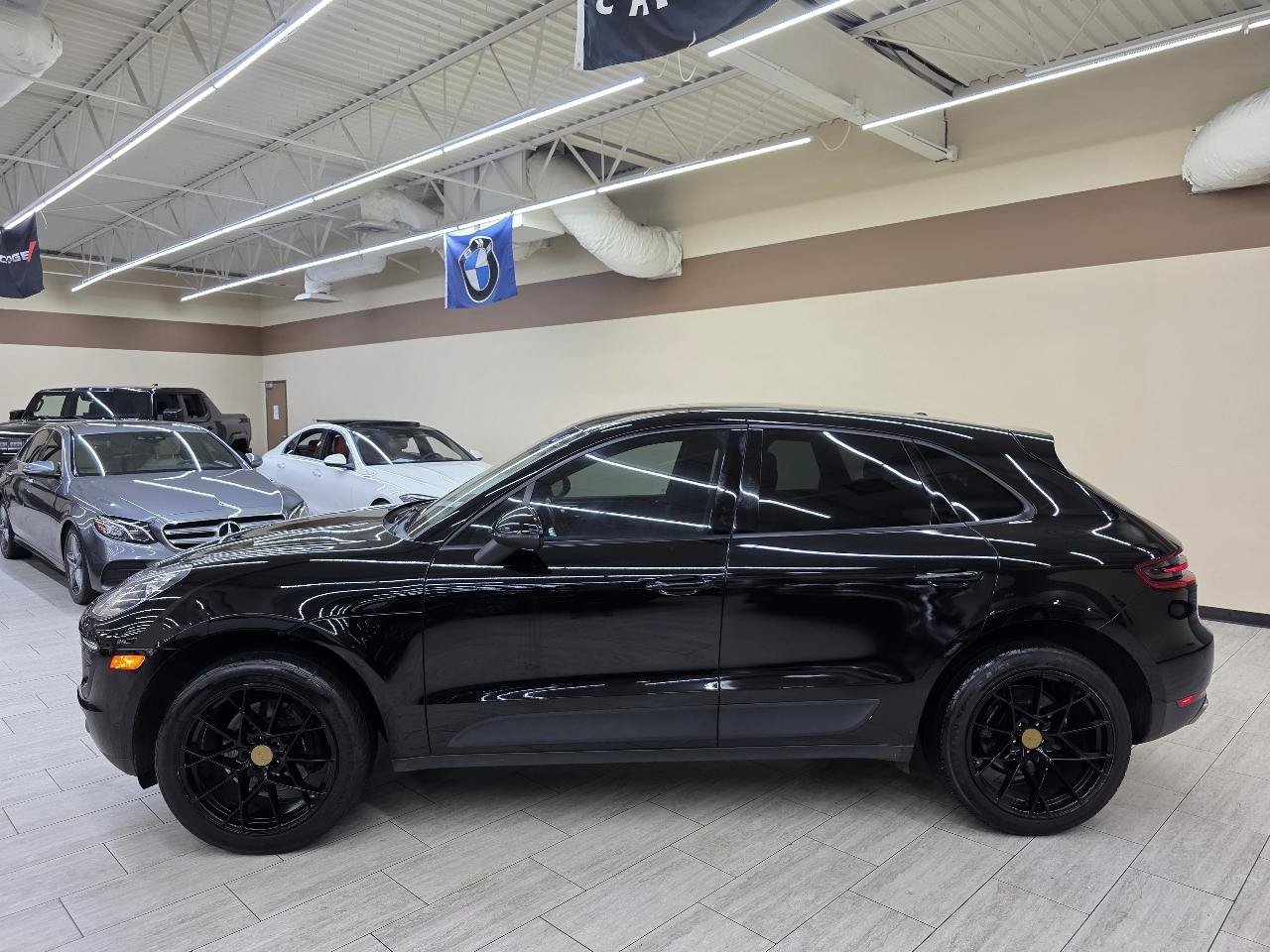 Used 2018 Porsche Macan AWD/4WD image 9