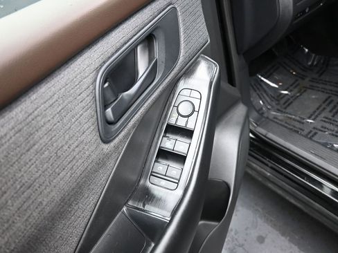 Used 2023 Nissan Rogue S image 23