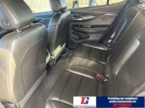 Used 2025 Buick Envista Sport Touring image 21