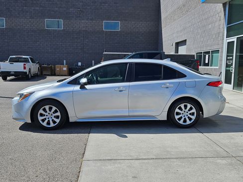 Used 2020 Toyota Corolla LE w/ Carpet Mat Package (TMS) FWD image 7