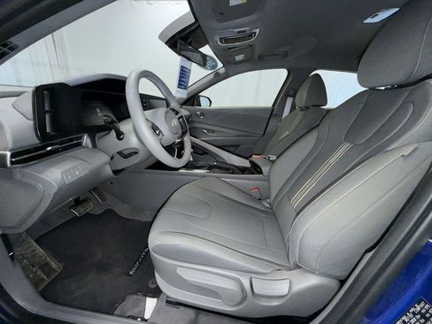Used 2025 Hyundai Elantra Sport image 11