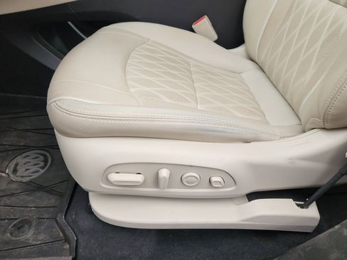 Certified 2024 Buick Enclave Avenir w/ Avenir Technology Package image 27