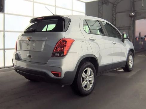 Used 2020 Chevrolet Trax LS FWD image 2