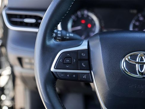 Used 2023 Toyota Highlander XLE image 17