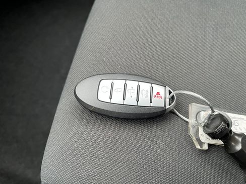 Used 2025 Nissan Versa SV image 20