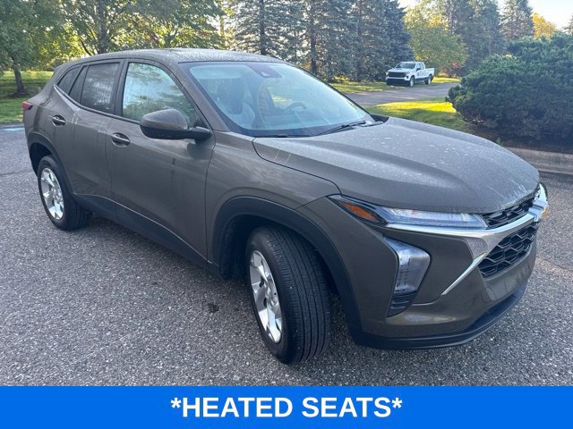 Used 2024 Chevrolet Trax LS w/ LS Convenience Package FWD image 2
