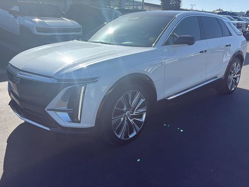 Used 2024 Cadillac Lyriq Sport AWD/4WD image 7