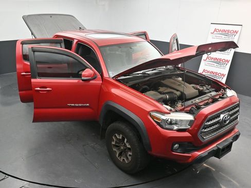 Used 2016 Toyota Tacoma TRD Off-Road image 25