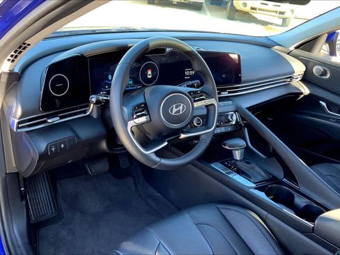 Used 2025 Hyundai Elantra Limited image 18