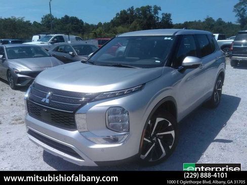 Used 2024 Mitsubishi Outlander SE FWD image 1