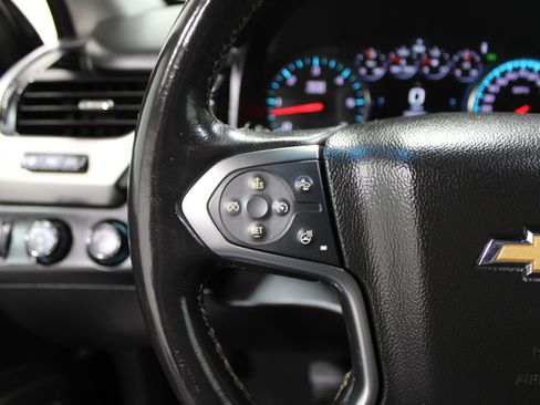 Used 2020 Chevrolet Suburban Premier image 12