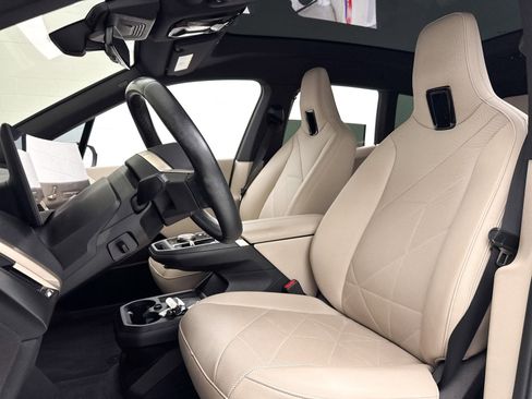 Used 2024 BMW iX xDrive50 w/ Premium Package image 18