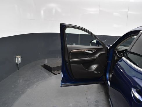 Used 2022 Buick Envision Avenir w/ Technology Package II image 20