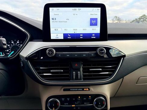 Used 2022 Ford Escape SE w/ SE Sport Appearance Package image 29