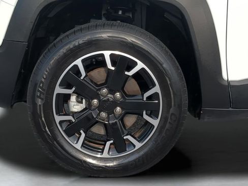 Used 2023 Jeep Renegade Latitude AWD/4WD image 27