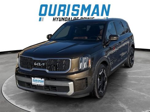 Used 2023 Kia Telluride EX w/ EX Captain's Chair Package image 7