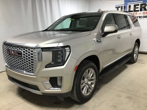 Used 2023 GMC Yukon XL Denali image 3