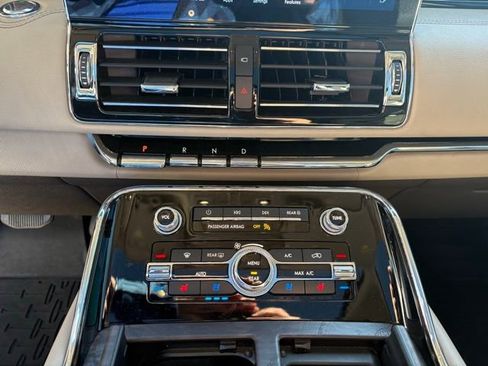 Used 2022 Lincoln Navigator Reserve image 19