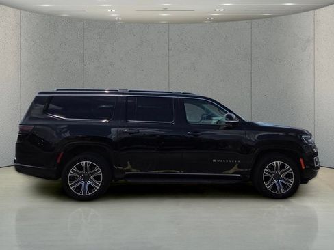 Used 2024 Jeep Wagoneer L Series II w/ Flexible Seating Group AWD/4WD image 5