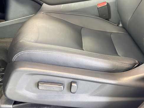 Used 2019 Honda HR-V Touring image 18