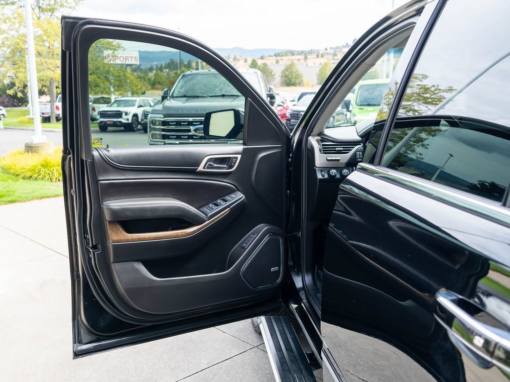 Used 2018 GMC Yukon Denali w/ Denali Ultimate Black Edition AWD/4WD image 20