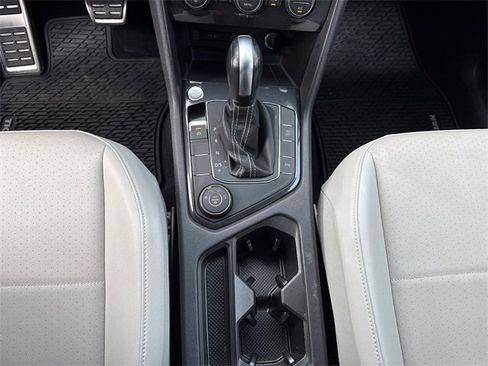 Certified 2021 Volkswagen Tiguan SE R-Line w/ 3rd Row Seat Package image 22