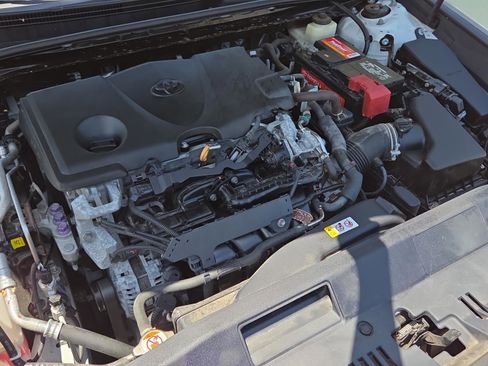 Used 2018 Toyota Camry XLE FWD image 18
