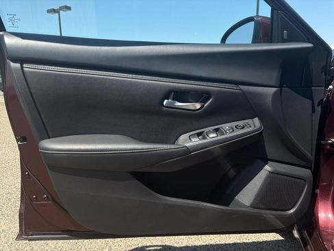Used 2025 Nissan Sentra SV FWD image 18