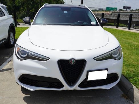 Used 2018 Alfa Romeo Stelvio AWD image 2