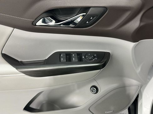 Used 2023 GMC Acadia SLT image 18