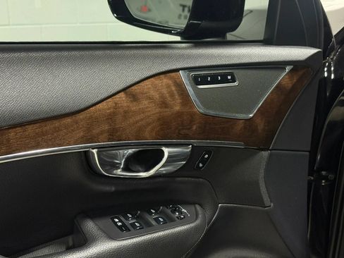 Used 2016 Volvo XC90 T6 Momentum w/ Momentum Plus Package AWD/4WD image 11