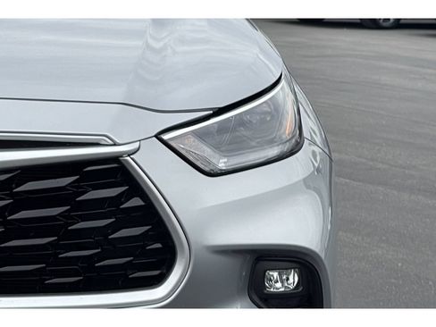 Used 2021 Toyota Highlander LE FWD image 50