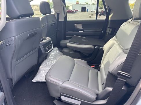 New 2025 Ford Expedition Active image 18