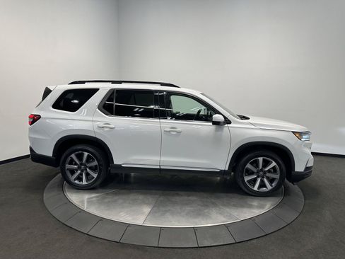 Certified 2024 Honda Pilot Touring image 8